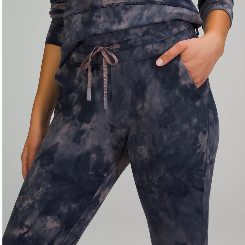 Ready to Rulu high rise joggers. New without tags. Worn once.